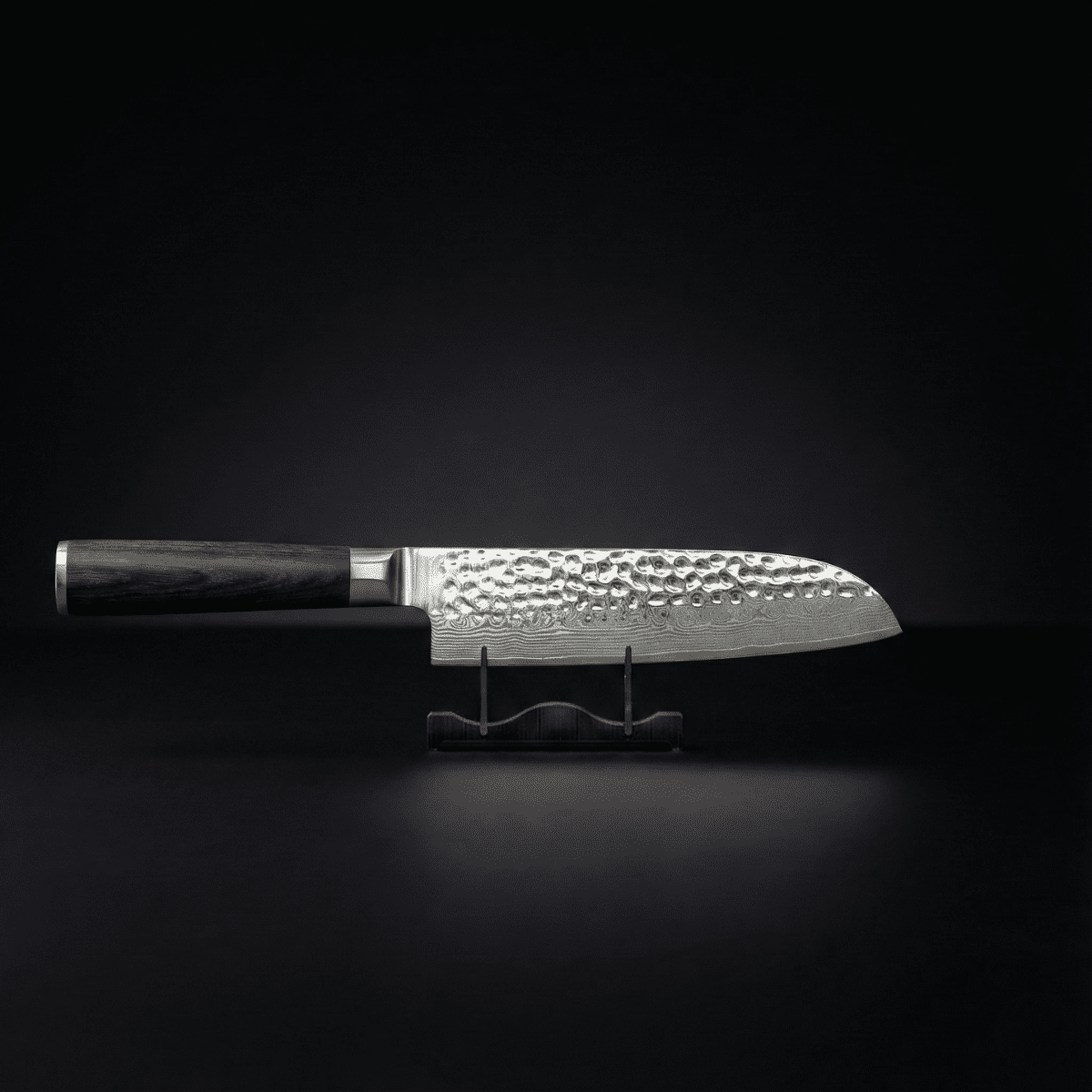Japansk Santoku-kniv med hamret overflate – 18 cm presisjonsblad