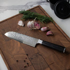 Japansk Santoku-kniv med hamret overflate – 18 cm presisjonsblad