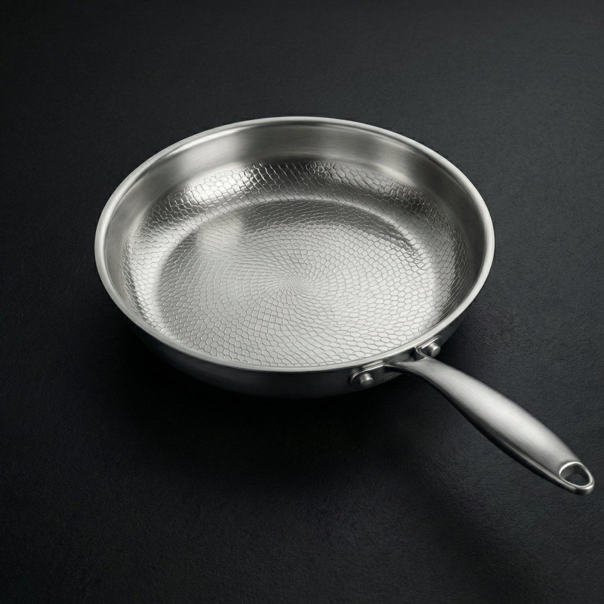 Stekepanne i titan | Sunne og giftfrie kokekar for alle platetopper