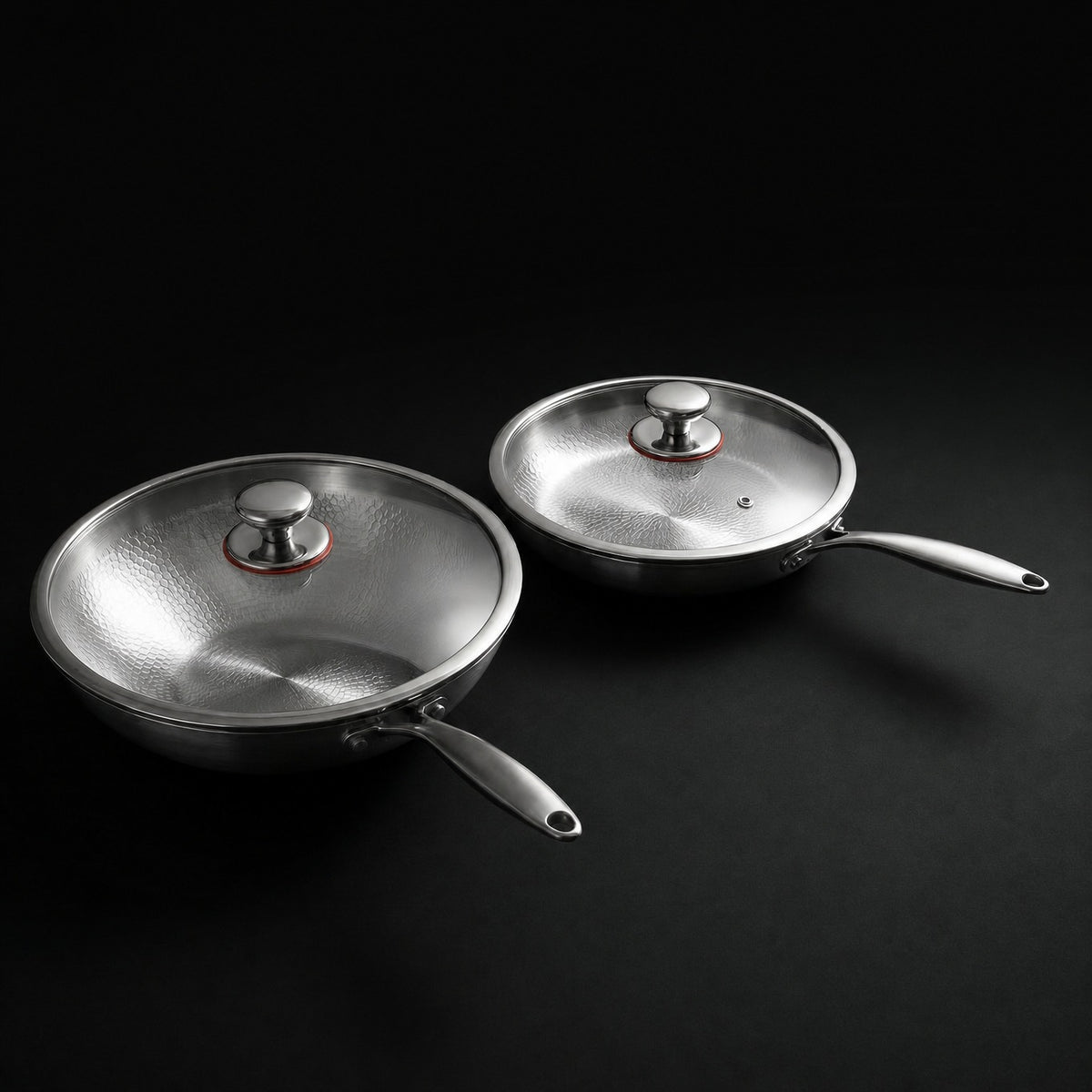Håndsmidd wok og stekepanne i titan (26 cm) med kjøkkenredskaper
