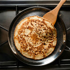 Håndhamret crêpepanne i titan