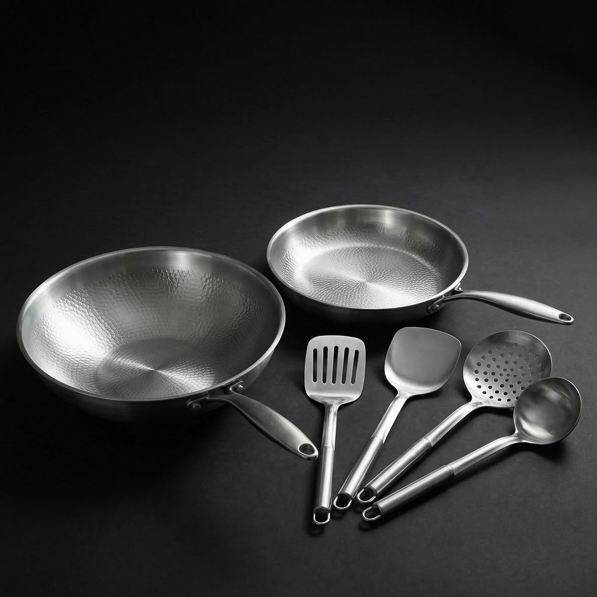 Håndhamret wok- og stekepannesett i titan (26 cm) med redskaper