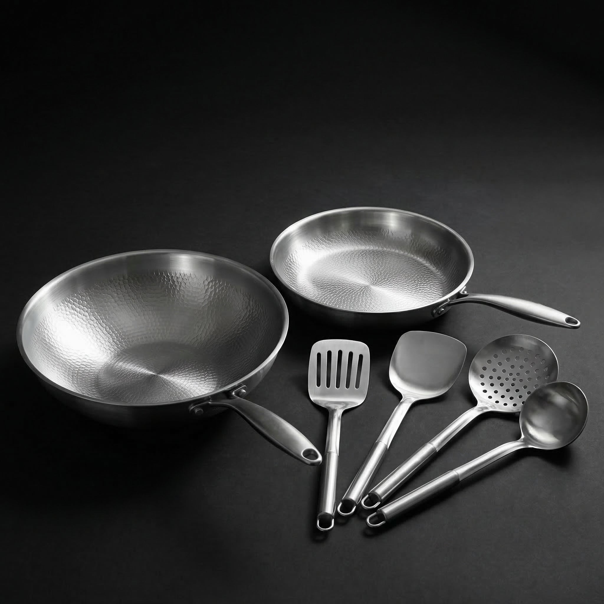 Håndhamret wok- og stekepannesett i titan (26 cm) med redskaper